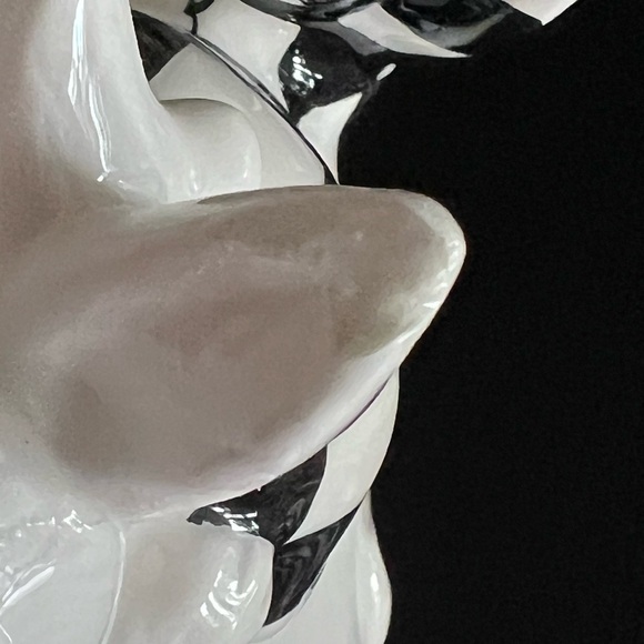 MacKenzie-Childs White Rabbit Ceramic Climbing Bunnies Vase. 1 small flaw. 🐰 - Picture 16 of 16